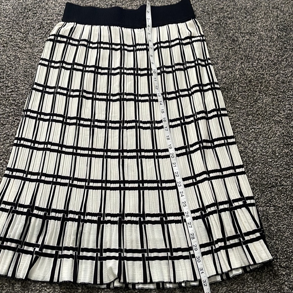 Women skirt. Brand new, no tags - Picture 7 of 7